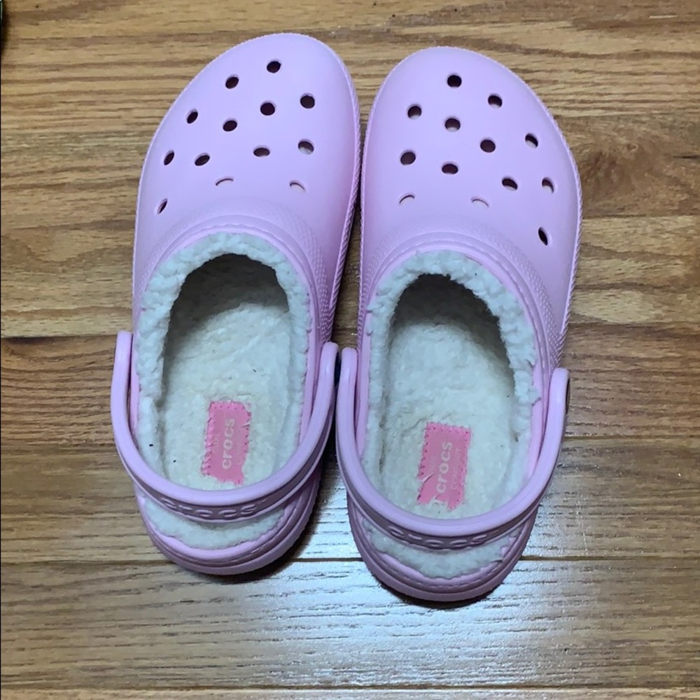 barely worn crocs with fuzz inside